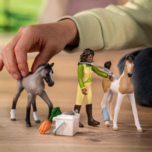 Set de Joaca Schleich Horse Club - Kit de Prim Ajutor Sarah, 8 Piese, pentru Copii de la 5 Ani - Img 2