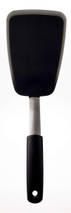 Spatula mare din silicon OXO Good Grips, rezistenta la temperaturi de pana la 315C