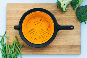 Strecuratoare Fiskars Functional Form 1027304 pliabila plasticsilicon negru-portocaliu - Img 5