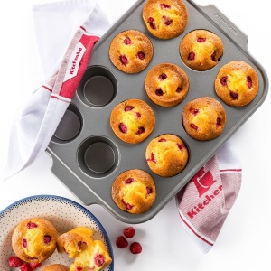 Tava pentru Muffins KitchenAid, 12 forme, antiaderenta, aluminiu, gri - Img 2