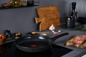Tefal C41804 Tigaie Intensitate 24 cm | Etansant ceramic | Indicator de temperatura a semnalului termic | curatare usoara | Potrivit pentru inductie | Ecologic | Negru - Img 2