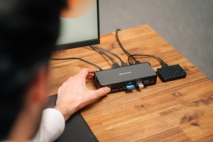 Verbatim USB-C Pro Docking Station, 15-in-1 Hub, Multiport Adapter pentru HDMI 4K si 8K, USB-A si USB-C, PD 80 W, AUX, Card Reader, pentru Mac / Windows Laptop und Co - Img 5