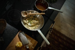 Wok din otel inoxidabil Fiskars Norden, 1,8 l, 28 cm, pentru toate tipurile de plite - Img 3
