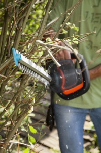 Aparat de tuns garduri Gardena ComfortCut 70065, 700 W, 65 cm, greutate 3.7 kg - Img 4