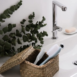 BEABA, Pieptene, Perie de par pentru bebelusi si copii, Cu compartiment de depozitare integrat pentru pieptene in spatele periei - Albastru - Img 4