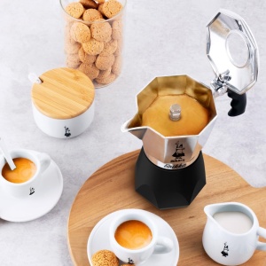 Bialetti New Brikka 2023, oala Moka, singurul aparat de cafea pe aragaz capabil sa faca un espresso bogat in crema, 2 cani, aluminiu - Img 3