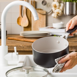 Caserola cu maner KitchenAid 16 cm1,58 L, Keramica Antiadherenta, Neagra - Img 10