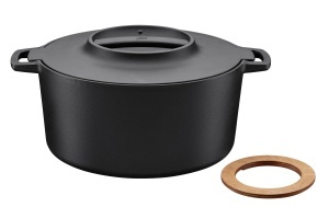 Caserola din fonta Fiskars Norden, 6 l, negrumaro, cu inel din lemn - Img 6