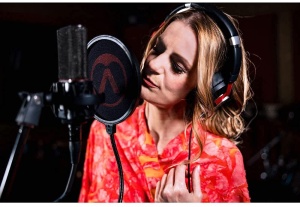 Casti Austrian Audio Hi-X15, casti profesionale pentru studio de inregistrari, sala de repetitii sau utilizare zilnica (over-ear, tampoane pentru urechi din spuma cu memorie, conexiune jack de 3,5 mm), negru/rosu - Img 6