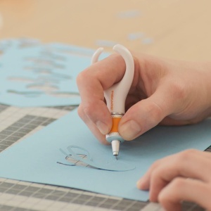 Cutit de precizie Fiskars 17,6 cm, pentru dreptaci si stangaci, otel inoxidabil, alb - Img 5