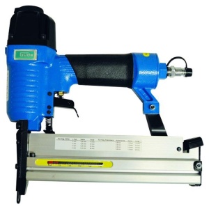 Dispozitiv de prindere/cuie pneumatic Gude (max. 6 bari, test GOOD - VERY GOOD, roata de control al adancimii, blocare de siguranta la impact, inclusiv 1500 de cleme (20/32/40 mm) si 2000 de stifturi (25/40 mm), sticla de ulei, geanta de transport) - Img 2