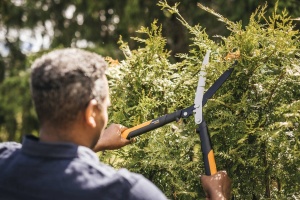 Fiskars PowerGear X Geared Trimmer pentru gard viu, acoperit antiaderent, lame din otel de inalta calitate, lungime: 63 cm, negru/portocaliu, HSX92, 1023631 - Img 7
