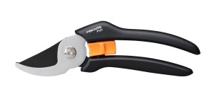 Foarfeca de gradina Fiskars Solid P121 lame antiaderente manere ergonomice negruportocaliu