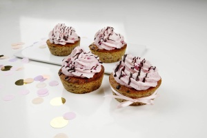 Forma pentru briose Dr Oetker Silikon Flexxibel Love 12 buc antiaderenta rezistenta la temperaturi extreme - Img 2
