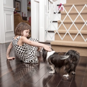 Grilaj de protectie pentru caini Relaxdays, extensibil 17-118 cm, inaltime 69-82,5 cm, bambus, alb - Img 3