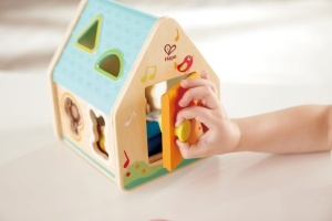 Hape Formsortierer pentru copii 24 luni joc educativ cu forme si figurine - Img 3