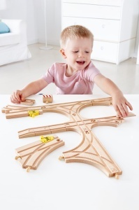 Hape Set Extensie 2 Sine Y din Lemn Compatibil cu Sisteme de Holzeisenbahn - Img 3