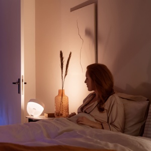 Lampa de masa Philips Hue Iris 570 lm iluminare inteligenta 16 milioane de culori negru - Img 7