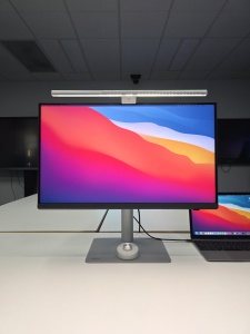 Lampa LED de birou BenQ ScreenBar Pro, 1000 lx, ajustare automata, argintie - Img 3