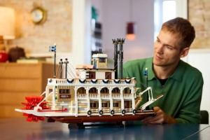 LEGO Ideas Vaporul cu vasle pe rau - Model de nava cu caracteristici interioare si interactive inclusiv vasle si comenzi functionale - Idee cadou pent - Img 2