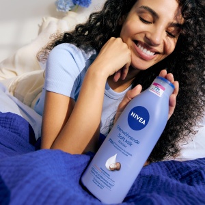 Lotiune de Corp NIVEA Verwohnende Soft Milk, 400 ml, cu Shea Butter si Hyaluron - Img 8