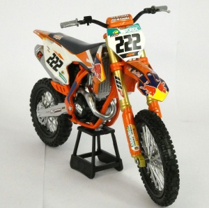 Masina de curse New Ray NR58123 110 Red Bull KTM 450 SX-F Cairoli, 21 cm - Img 5