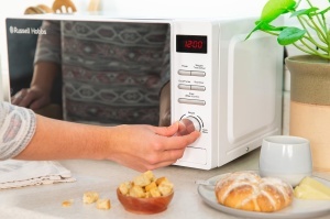 Microunde Russell Hobbs RHM2079A 800W 20L Alb Functii Automate - Img 5