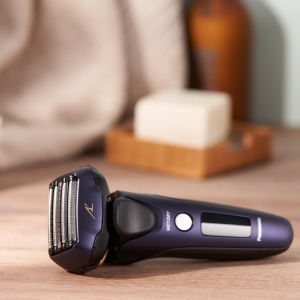Panasonic ES-LV67A803 Aparat de ras umed si uscat cu 5 lame pentru barbati, reincarcabil, senzor inteligent de barba, cap Multi-Flex 16D, bleumarin si negru - Img 8