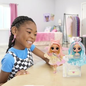 Papusa L.O.L. Surprise Tweens - Braids-2-Waves Winnie, cu 20 surprize, stilizare si accesorii - Img 5