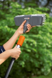 Perie de curatat Gardena Komfort-Schrubber 27 cm, pentru suprafete neuniforme, cu duza de apa - Img 5