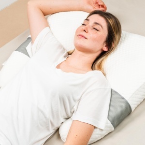 Perna ergonomica multifunctionala InnovaGoods U-Forma, din spuma memorie, pentru somn si relaxare - Img 4