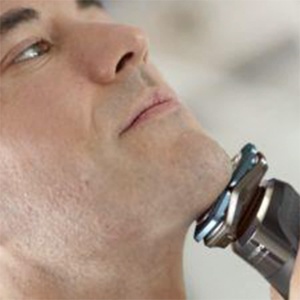 Philips Shaver Series 7000 - Aparat de ras electric pentru barbati cu aparat de tuns pliabil, statie de curatare, 4 cartuse de curatare, statie de incarcare si geanta de calatorie (model S7783/63) - Img 6