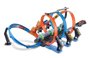 Pista de curse Hot Wheels Korkenzieher FTB65 cu 3 loopings si 3 zone de crash