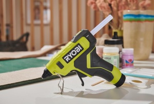 Pistol de lipit cu aer cald RYOBI RGLU4-0, 4 V, 11 mm diametru, compact - Img 7