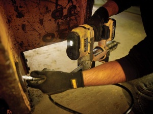 Pistol de unsare cu acumulator Dewalt de 18 volti DCGG571M1 presiune de lucru 690 bari capacitate 400 gr cu cartuse si 473 gr Fabricat din containere  - Img 5