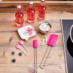 ROSLE Razuitor de aluat Pink Charity Edition spatula de aluat de inalta calitate ca ajutor pentru coacere si gatit silicon rezistent la uzura 26 cm in - Img 2