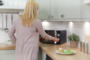 Russell Hobbs RHMM701B 17 litri, 700 W, negru, cuptor cu microunde manual solo cu 5 niveluri de putere, bip si temporizator, functie de dezghetare, curatare usoara - Img 7