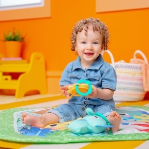 Saltea de activitate pentru bebelusi Bright Starts Wild Wiggles, 5 jucarii incluse, Verde - Img 7