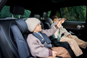 Scaun auto copii Kinderkraft SAFETY FIX 3 PRO i-Size 9-36 kg cu sistem Isofix Gri - Img 2