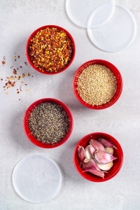 Set 4 boluri KitchenAid Pinch Empire Red cu capac 23g plastic rezistente la masina de spalat vase - Img 5
