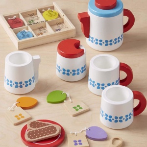 Set ceai din lemn Melissa Doug, pentru 2 persoane, cu accesorii incluse - Img 3