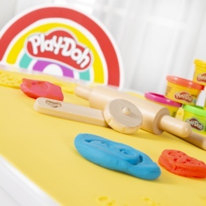 Set creativ pentru copii roba x Play-Doh - 3D-Mat, unelte din lemn FSC, 6 culori - Img 10
