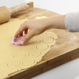 Set de forme de taiat pentru biscuiti Zenker Linzer, 4 piese, plastic, rozgri - Img 4