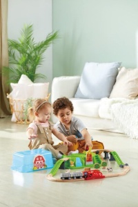 Set de joc Hape Railway World cu cutie de depozitare, 48 de piese, timp de 3 ani - Img 3