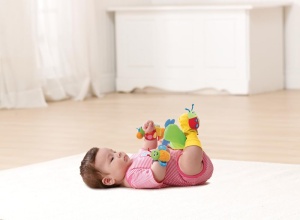 Set de jucarii senzoriale Lamaze Gardenbug LC27634 pentru bebelusi 0-6 luni cu sosete si bratari zornaitoare - Img 4