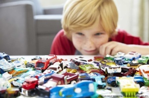 Set Hot Wheels cu 8 Masini si Camioane 164, Inclus 1 Vehicul Exclusiv, HPV78 - Img 4