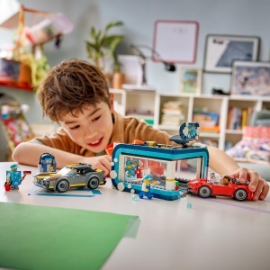 Set LEGO City - Spalatorie Auto 60497, 583 piese, 2 masini, 4 figurine - Img 9