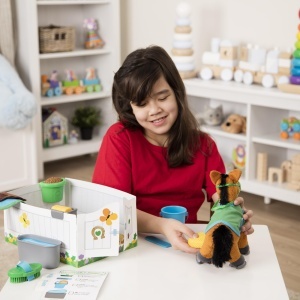 Set Melissa Doug Ingrijire Cal - Jucarie cu Accesorii pentru Hranire si Periaj - Img 5