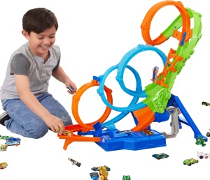 Set pista Hot Wheels cu 4 loop-uri, 3 benzi de crash si accelerator electric, HXT06