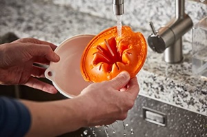 Storcator de citrice Fiskars Functional Form 1016125, 11.9 cm, albportocaliu, plastic - Img 12